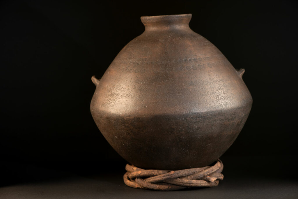 Sacred pot female type with two handles from the Rukai tribe