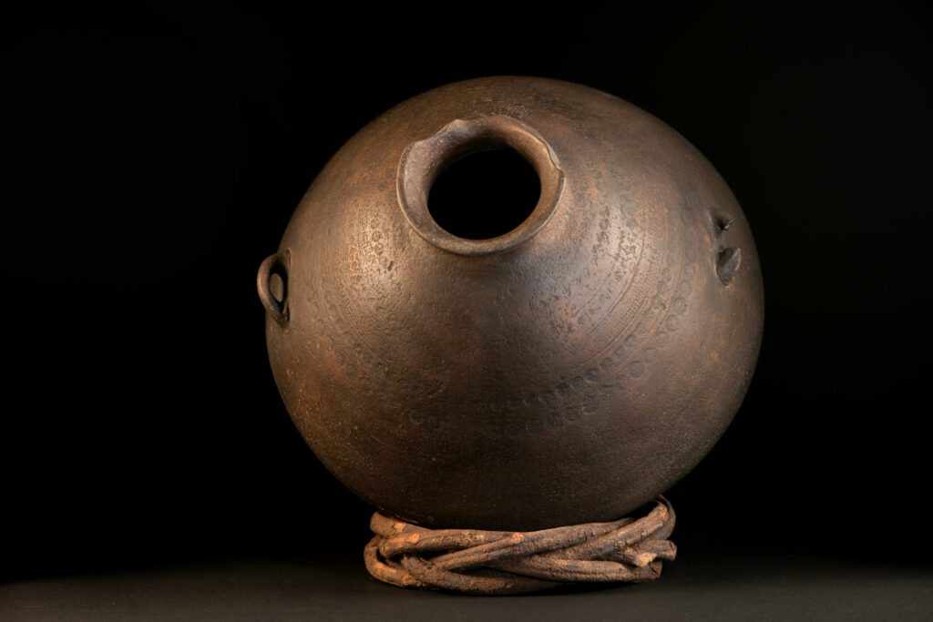 Sacred pot female type with two handles from the Rukai tribe