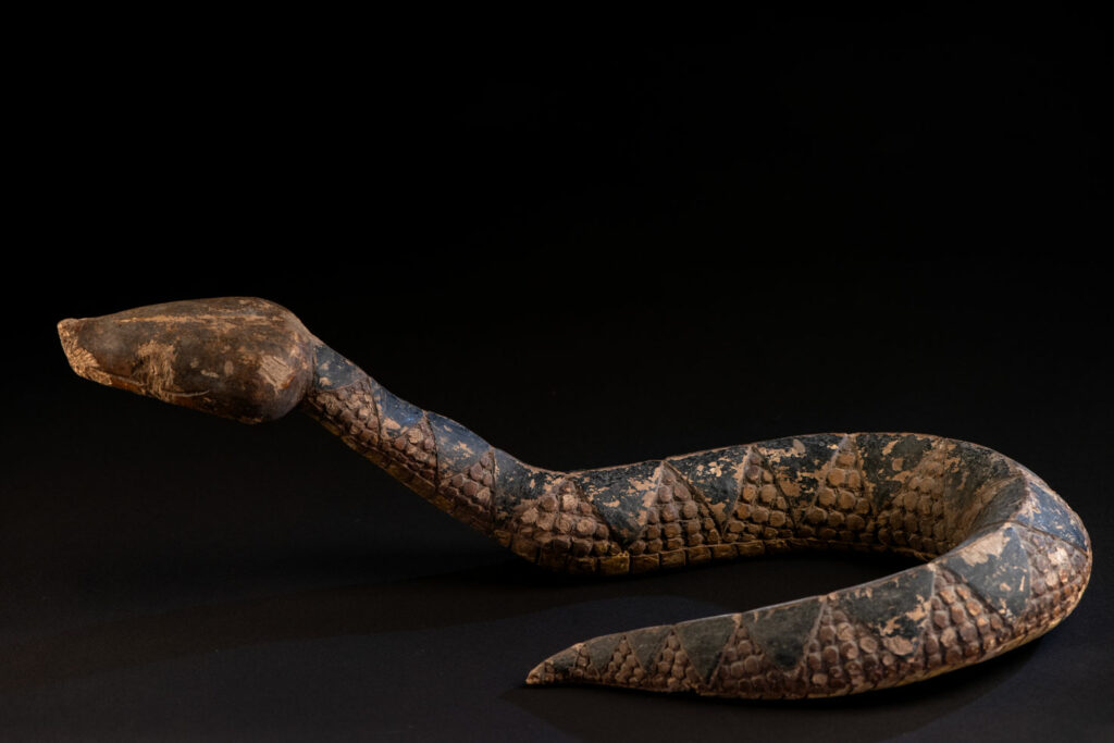 This painted snake sculpture frequently found in Paiwan houses holds a spiritual significance comparable to that of the crucifix for Christians.