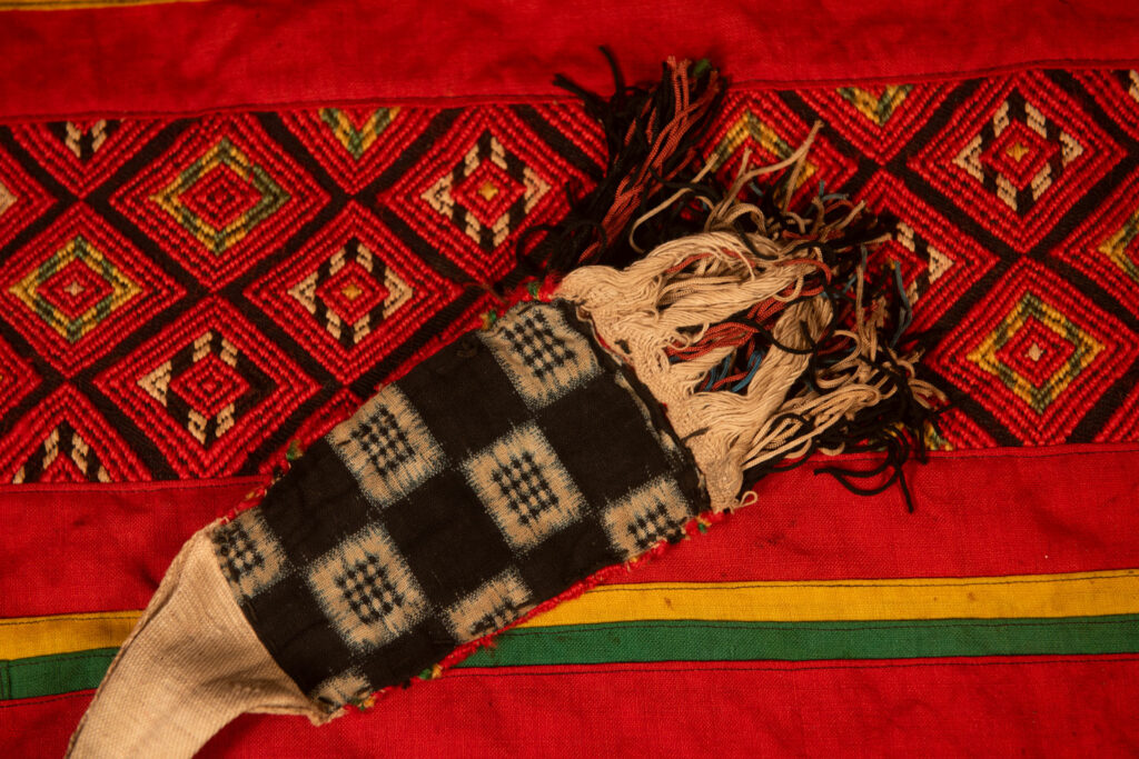 Puyuma tribe Men's leg covering made from two rectangular pieces of fabric. Japanese period . Taiwan