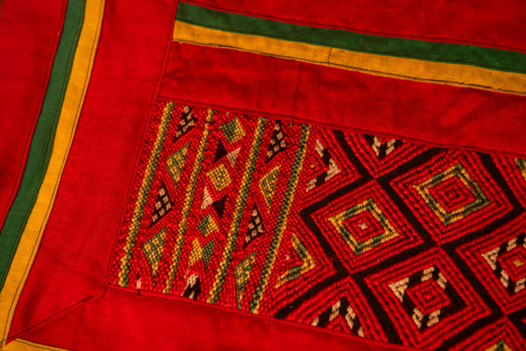 Puyuma tribe Men's leg covering made from two rectangular pieces of fabric. Japanese period . Taiwan