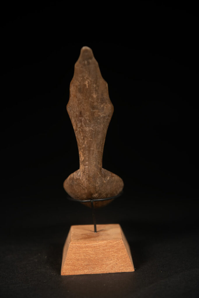 As all the Bunun people spoon , this one is with simple forms and no decorations but with specific shape. used to eat millet or soup.