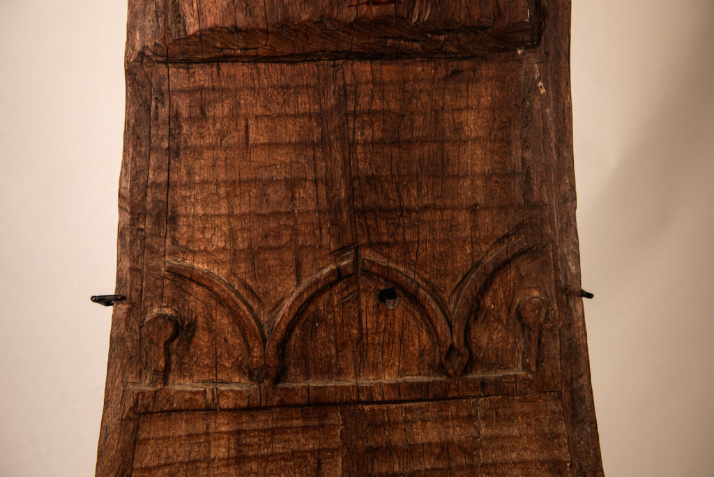 Yami tribe from Orchid island - Taiwan-ancestor home Pillar "tomok" carved with 2 pairs of horn and the typical waves.